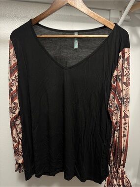 Sterling Kreek Long Sleeve Tee with Rust Aztec Print Sleeves